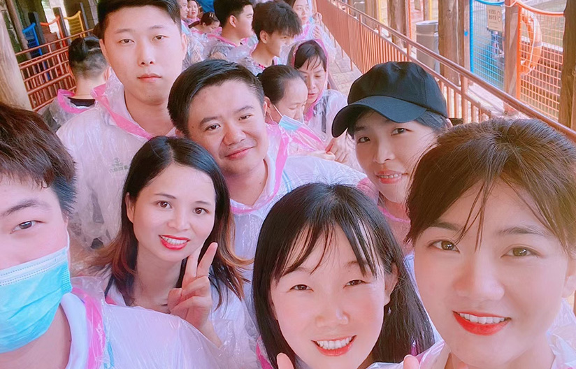 极悦注册同事合照